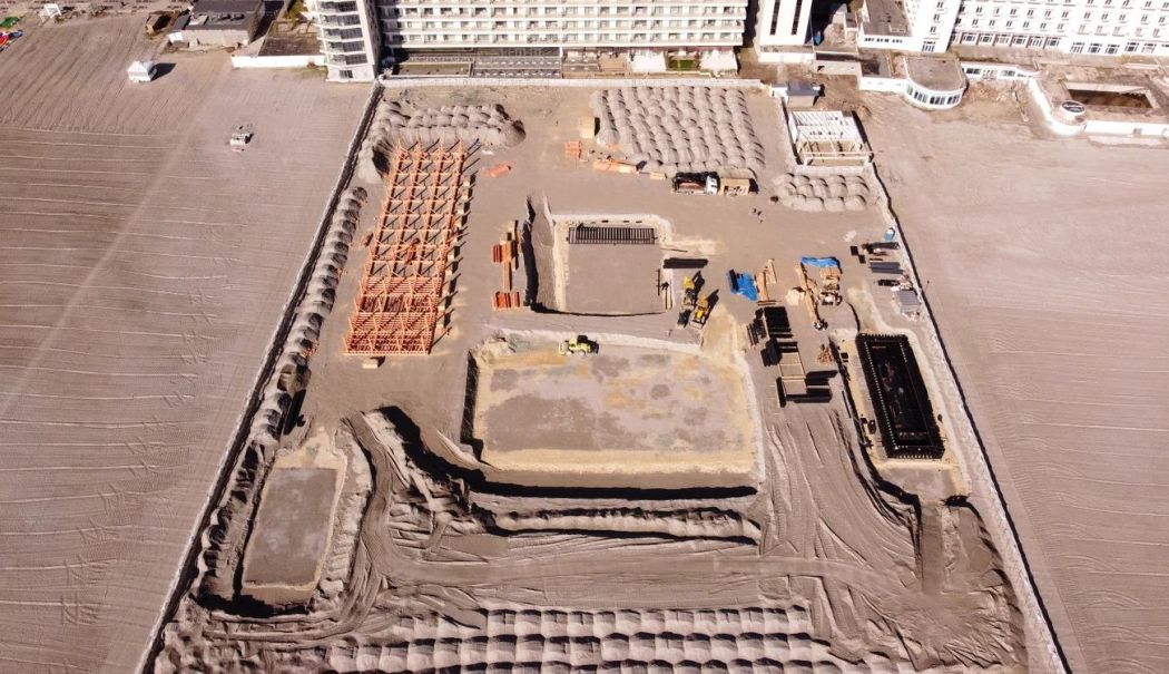 Apele Române sistează lucrările de pe plaja din centrul stațiunii Mamaia