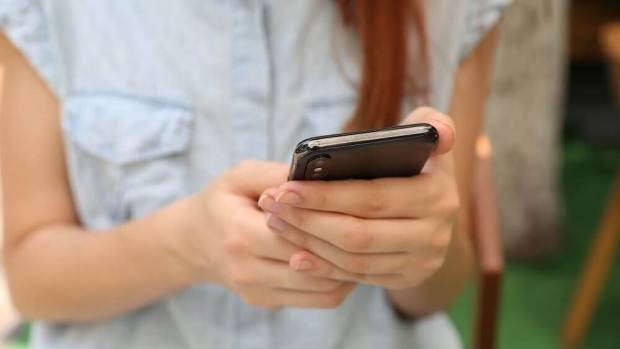 Tânără salvată de la viol de o aplicație de pe telefonul mobil - aplicatie38365200-1568705673.jpg