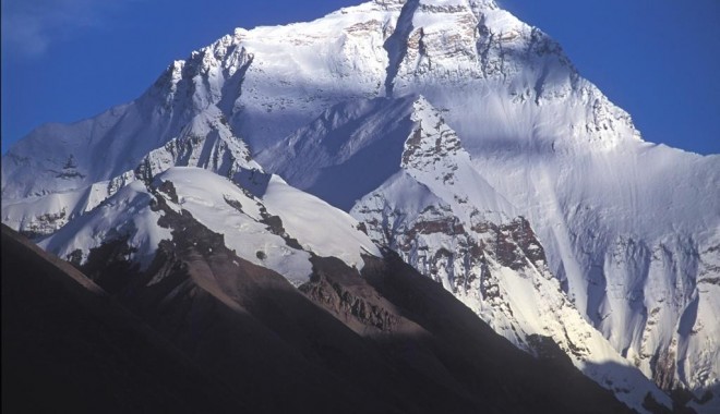 Trei alpiniști vor să devină cei mai tineri români care urcă pe Everest - aplinism-1396364051.jpg