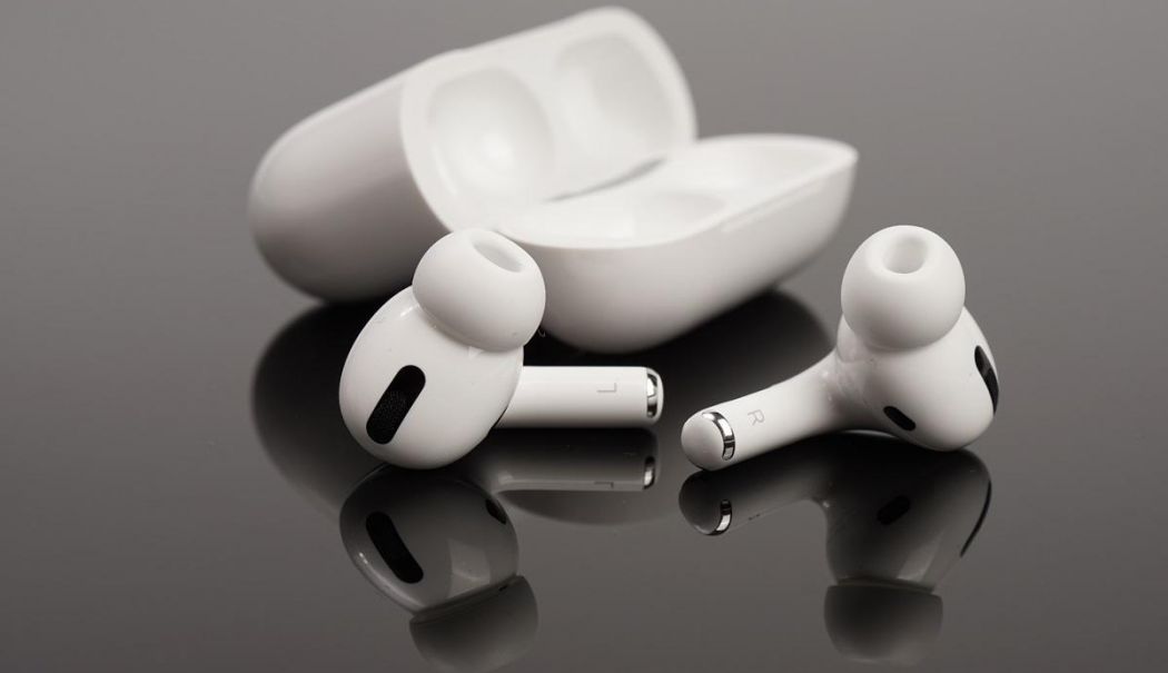 Apple inovează iar! Căștile AirPods Pro 2 devin proteze auditive - apple-proteze-auditive-1726768848.jpg
