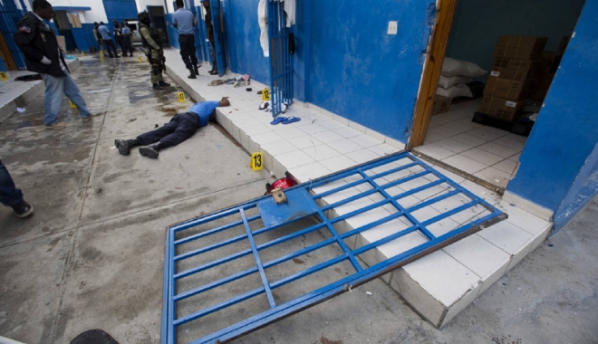Aproape 200 de prizonieri au evadat dintr-o închisoare de maximă securitate,  după ce au ucis un gardian - aproape200evadatidintroinchisoar-1477308081.jpg