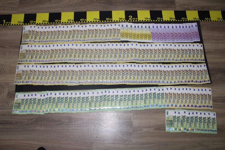 Apropiat al lui Horaţiu Potra, prins de poliţişti pe o stradă din Sectorul 5 cu 40.000 de euro asupra sa - apropiat-potra-1736691930.jpg