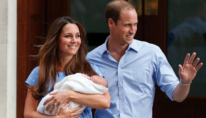 VIDEO / KATE MIDDLETON, Prințul William și FIUL LOR au părăsit maternitatea. Primele IMAGINI cu bebelușul regal - aproyalbabydm13072316x9992-1374680816.jpg