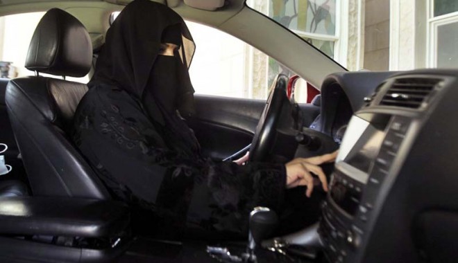Femeia la volan, un rău pentru societate! - arabia-1385651941.jpg