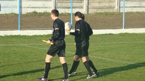 Serviciul Român de Comedie a lansat imnul arbitrilor corupți VIDEO - arbitri-1320151617.jpg