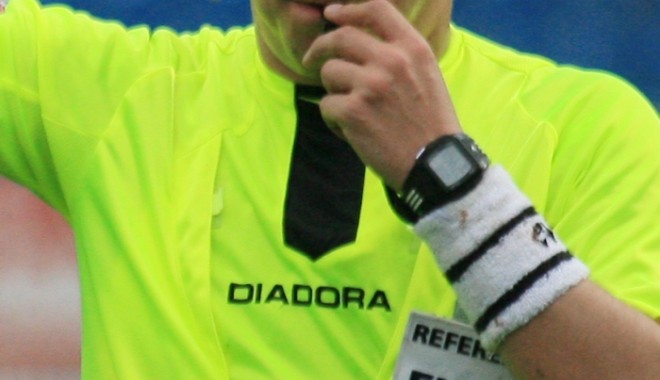 Fotbal / Arbitrii de la partida FC Farul - CSMS Iași - arbitru-1322156963.jpg