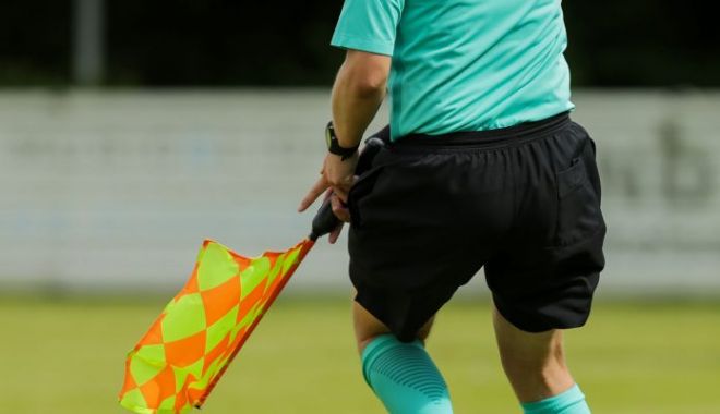 Al treilea arbitru de fotbal român depistat cu virusul SARS-CoV-2 - arbitru-1594196174.jpg