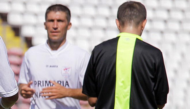 Fotbal / Săgeata Năvodari, eliminată de ACS Berceni în Cupa României - arbitrudinamoiisageata-1347378600.jpg