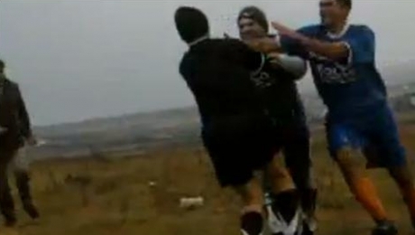 Botoșani: Arbitru snopit în bătaie de jucătorii nemulțumiți VIDEO - arbitrul36805000-1318427537.jpg