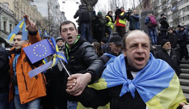 Arde Kievul: Opoziția cere demisia președintelui Viktor Ianukovici! - ardekiev3-1385994219.jpg