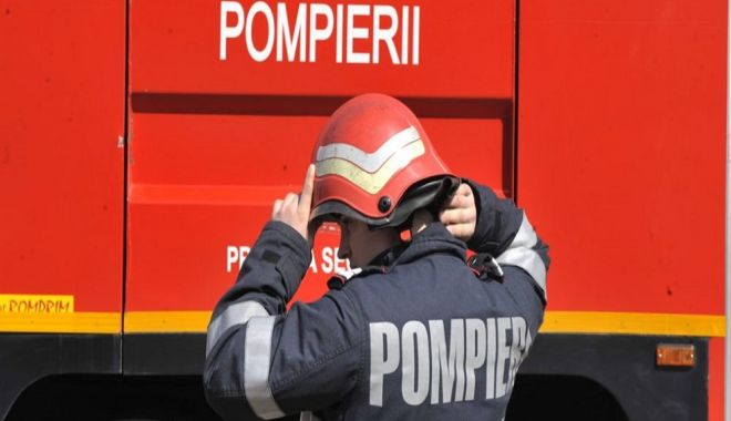 Arde o mașină de gunoi, pe bulevardul Aurel Vlaicu din Constanța - ardeomasina-1561377229.jpg