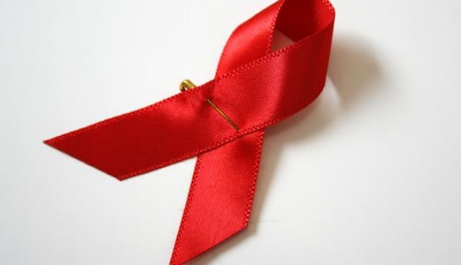 Proiect pentru constănțencele care suferă de HIV - aredaidsawarenessribbonlarge-1390565749.jpg