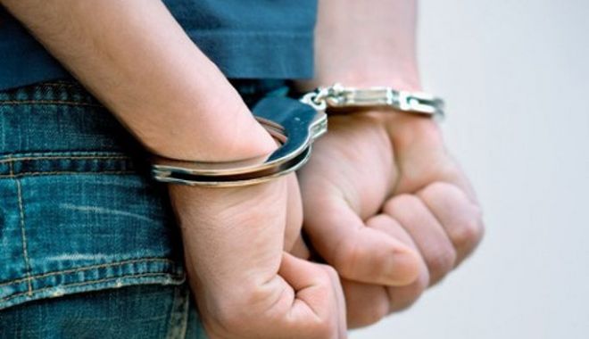 Conducător auto cercetat pentru săvârșirea a trei infracțiuni, reținut de către polițiștii constănțeni - arest-1544949681.jpg