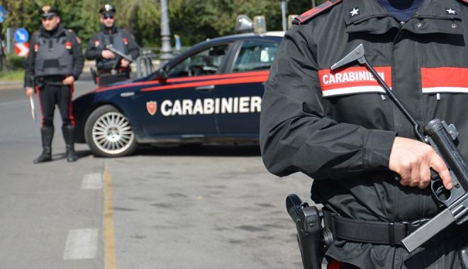 O bandă de români, arestată în Italia. Era specializată în furturi de aspiratoare - arest-1594379395.jpg