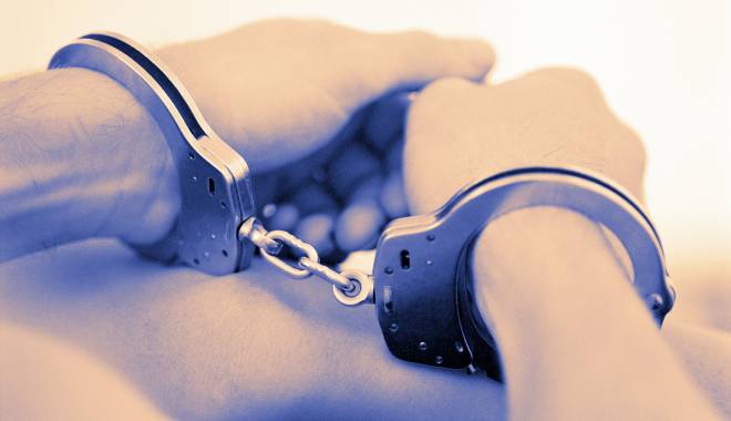 Polițist din Constanța, reținut pentru luare de mită! - arest04190200-1434042757.jpg