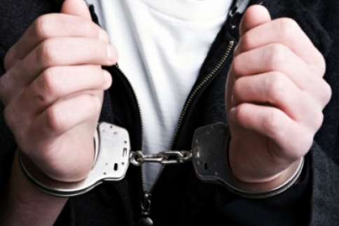 Hoți din locuințe, pe mâna polițiștilor - arest1323865285-1333053756.jpg