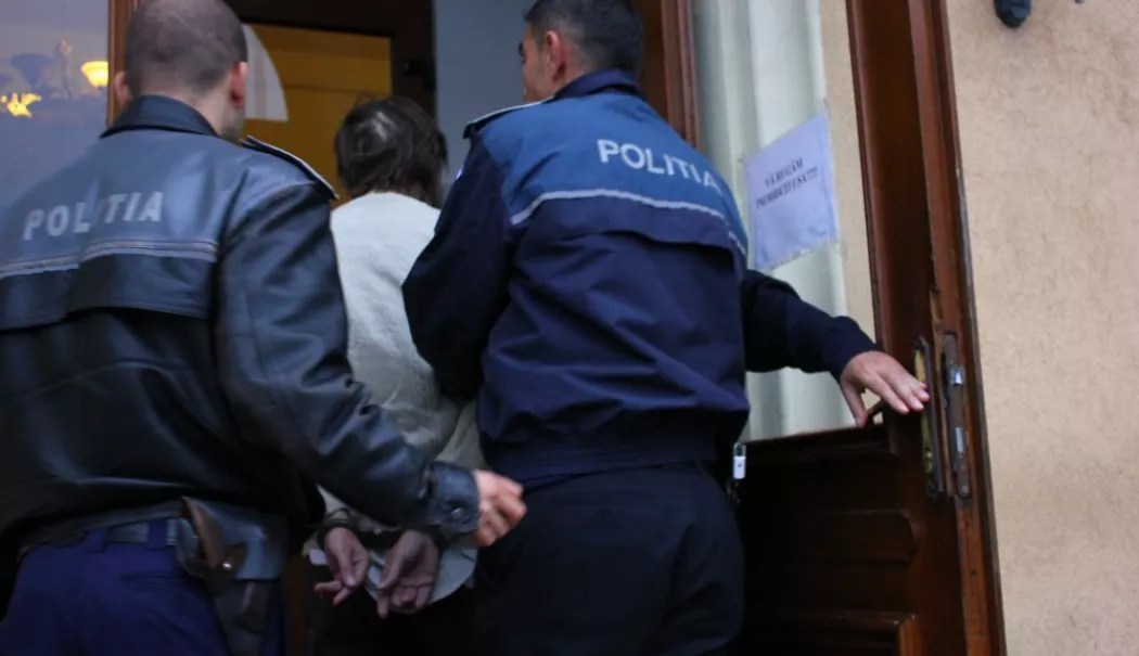 Bărbat de 69 de ani, trimis după gratii pentru furt. Polițiștii l-au dus la Poarta Albă - arestare--1773233366.webp