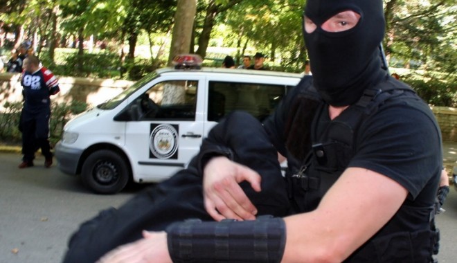 Încă un POLIȚIST din Constanța anchetat pentru SECHESTRARE și TORTURĂ - arestat-1378816947.jpg