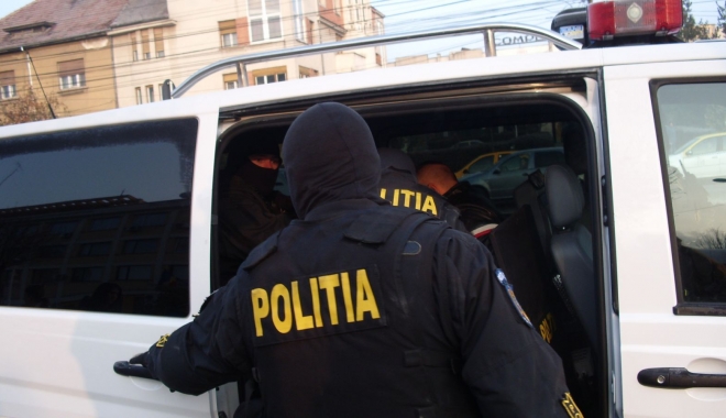 GELOZIA NU ARE LIMITE. Un bărbat a vrut să-și omoare fiica, din cauza soției - arestati-1492772306.jpg