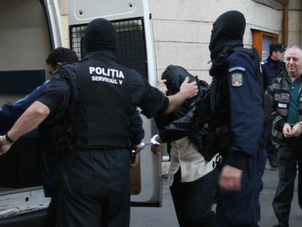 Britanic recidivist, pedepsit la Constanța - arets-1360708396.jpg