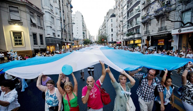 Argentina pedepsește cu închisoare pe viață crimele împotriva femeilor - argentina-1353081121.jpg