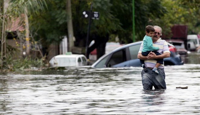 Ploi diluviene  în Argentina - argentina-1365090795.jpg