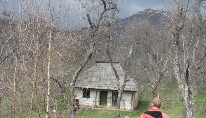 Arheologii constănțeni recreează satul medieval românesc - arheologi-1528390630.jpg