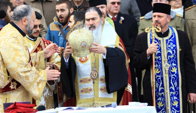 Arhiepiscopul Tomisului, prădat de hoți. A rămas fără engolpion - arhiepiscopul-1498063392.jpg
