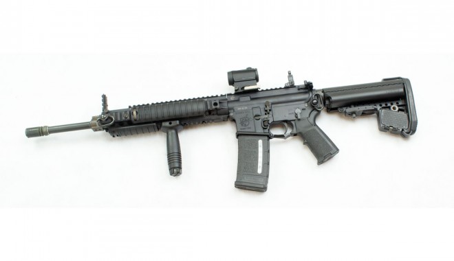 Licitații trucate la achiziția de armament de infanterie - arma-1387207628.jpg