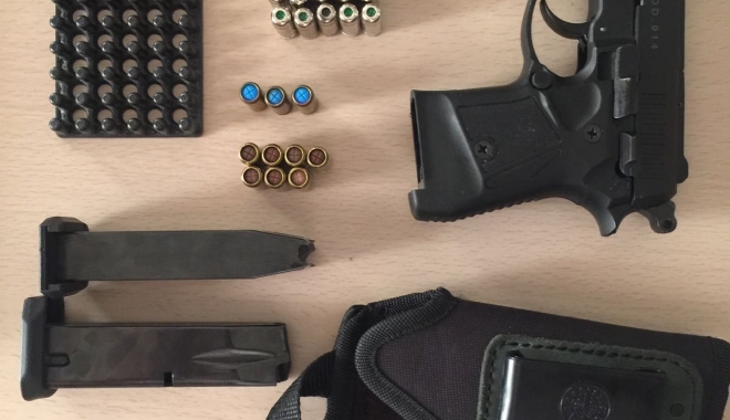 Armă și zeci de cartușe cu gaz, confiscate de polițiștii constănțeni - arma-1469787448.jpg