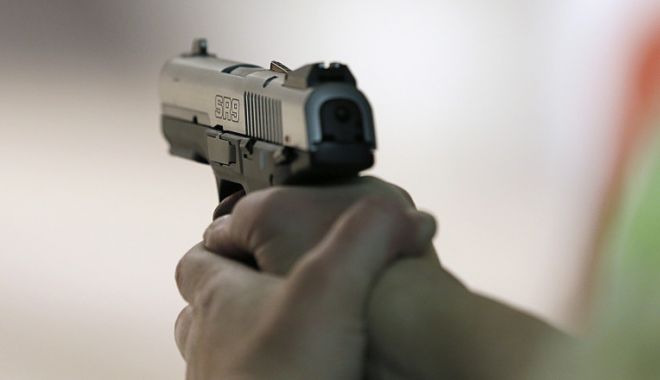 FOCURI DE ARMĂ în județul Constanța. Un bărbat a ajuns la spital! - arma-1599132541.jpg