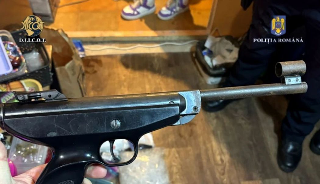 Operațiune de amploare pe piața drogurilor de mare risc din România - arma-1742368240.jpg