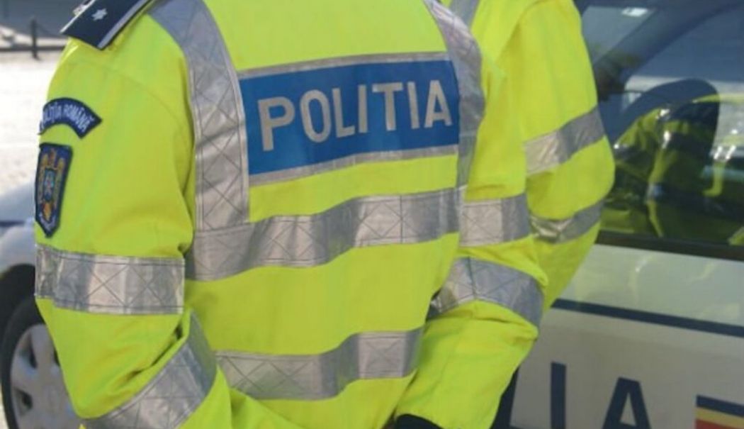 A uitat care sunt regulile şi a intrat cu o armă în secţia de votare. Bărbatul are acum dosar penal - arma-sectie-vot-1732468144.jpg