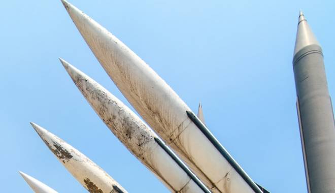 Polonia vrea să ceară acces la armament nuclear în cadrul NATO - armament-1449400379.jpg