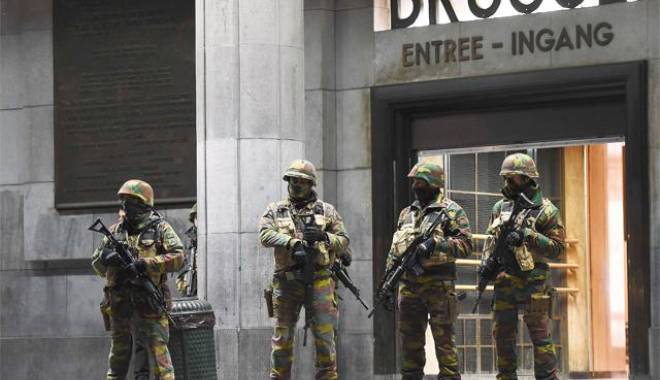 Un algerian, suspectat că ar fi furnizat acte de identitate false teroriștilor, arestat în Italia - armata-1459077583.jpg
