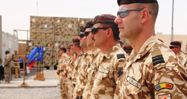 Rechizite școlare pentru copiii afgani, oferite de militarii români aflați în misiune la Kandahar - armata-1504085144.jpg
