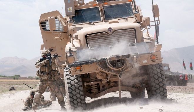 Cine sunt cei patru militari români răniți în Afganistan - armata-1555167133.jpg