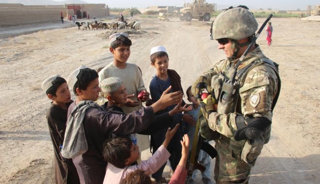 Militari români și americani, în sprijinul comunităților din provincia Kandahar - armataafganistan-1571343349.jpg