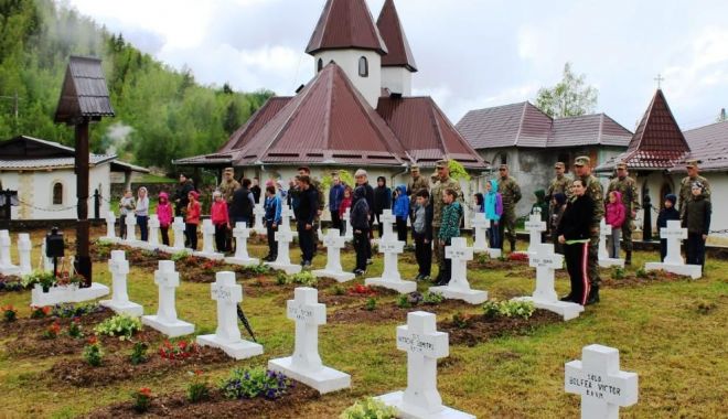 Ziua Eroilor, sărbătorită în avans, la Muntele Rece - armataeroi-1559585297.jpg