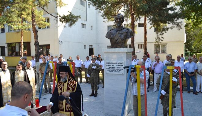 Ceremonia de dezvelire a bustului mareșalului Alexandru Averescu - armatamaresal-1566316176.jpg