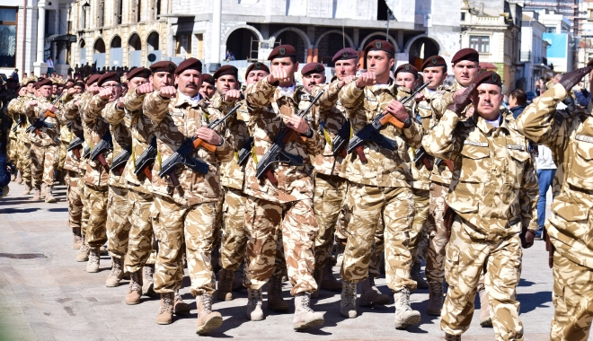 Minciuna din spatele pensiilor militare. Tăiați pensiile nesimțite ale generalilor, nu ale militarilor de rând! De ce nu vă atingeți de pensiile parlamentarilor, procurorilor și judecătorilor? - armatamilitaridefilarebatalionre-1501484022.jpg