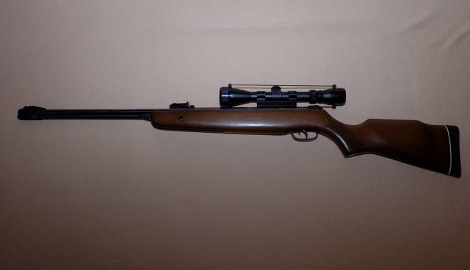 Percheziții la Eforie Nord. Arme deținute ilegal, confiscate - arme-1435829046.jpg