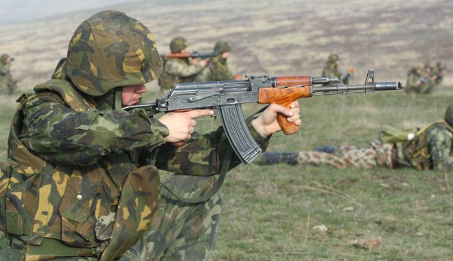 Militarii români vor avea o nouă armă de asalt. Cine va 