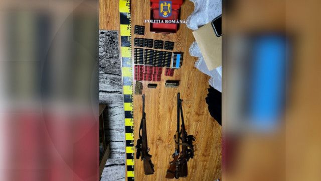 Zeci de arme de vânătoare și peste o mie de elemente de muniție, introduse ilegal în țară de traficanți - arme-1743595366.jpg