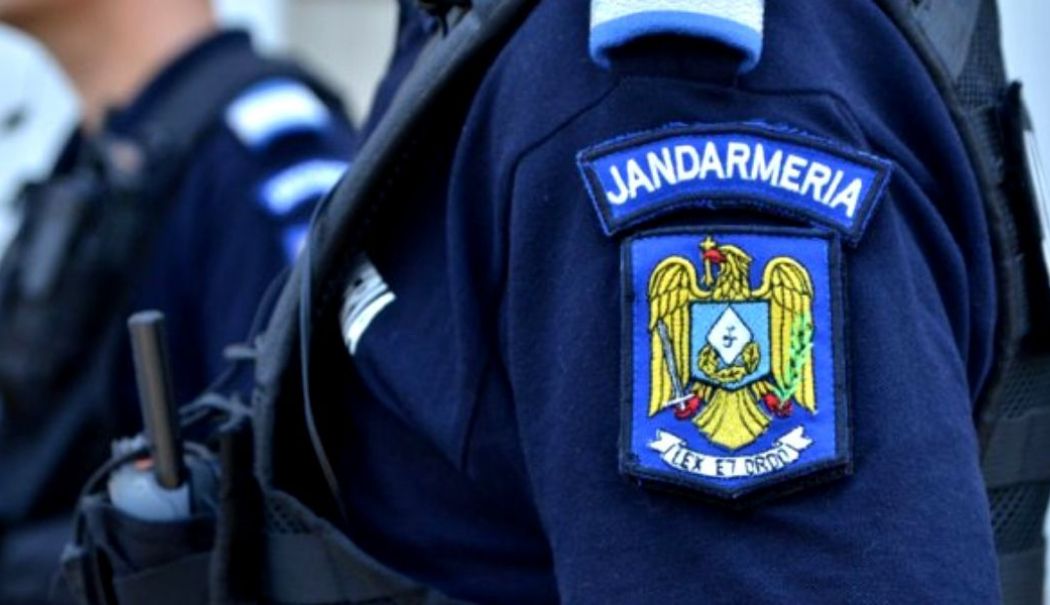 Au fost prinse mai multe persoane care aveau asupra lor arme sau substanţe interzise la mitingul din București - arme-protest-1736685457.jpg