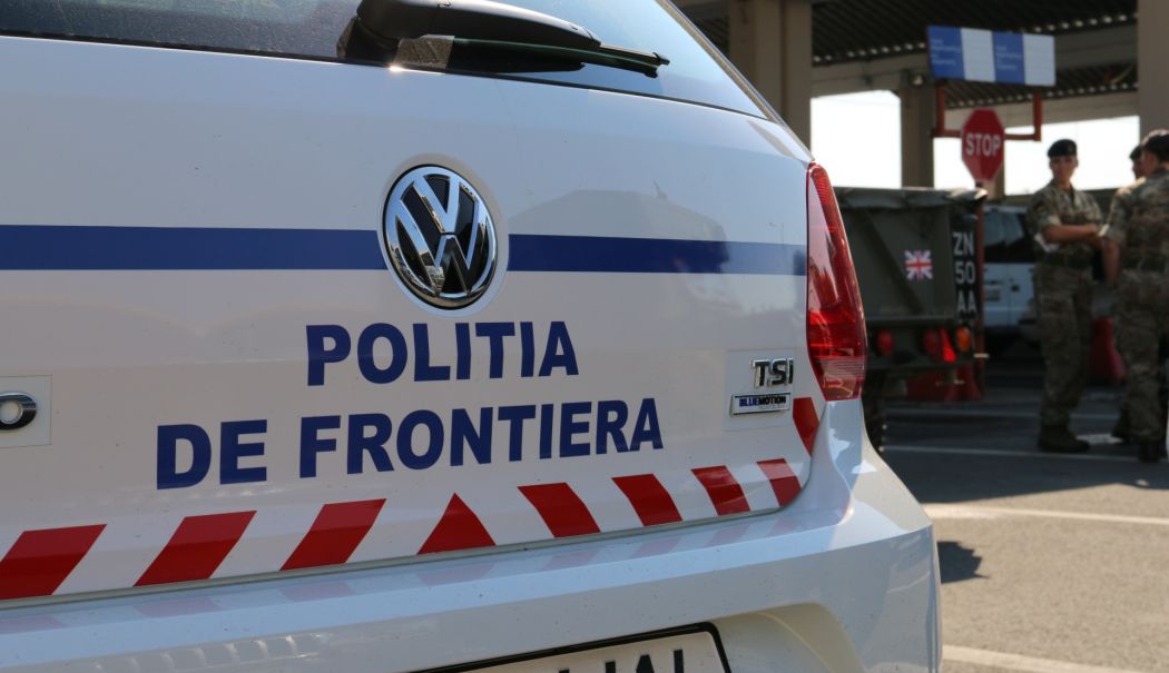 Cetăţean turc, prins la vamă cu zece arme letale în cabina TIR-ului de către poliţiştii de frontieră