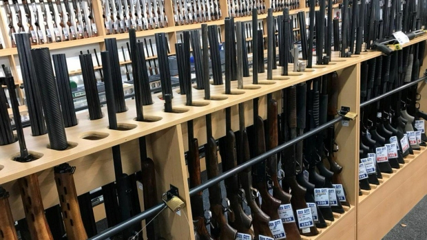 Masacrul de la Christchurch: Noua Zeelandă a interzis armele semiautomate și puștile de asalt. În țară se află peste 1,5 milioane arme - arme19067700-1553176611.jpg