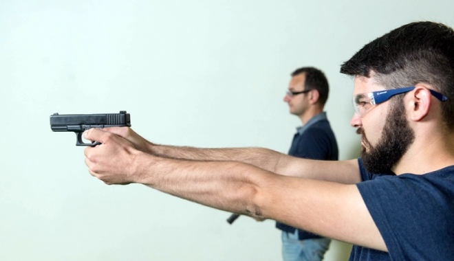Pro sau contra legalizării armelor letale în România? Un polițist american explică avantajele, dar și pericolele - arme3-1465576436.jpg