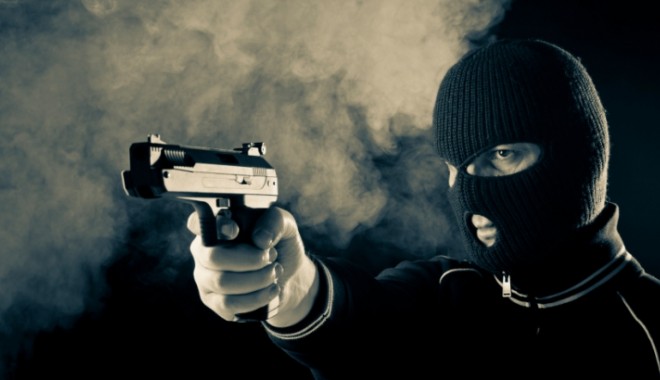 Jaf armat la o bancă! Hoțul s-a făcut nevăzut - armedrobber43146700-1369836118.jpg