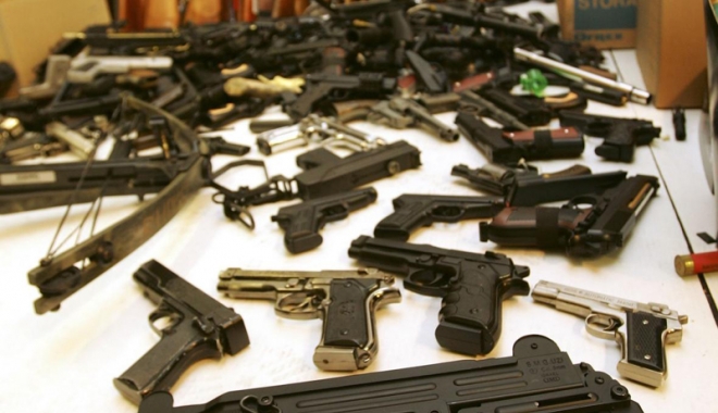 Liber la arme în sălile de clasă. O instanță respinge petiția profesorilor - armeinclasa-1471951679.jpg